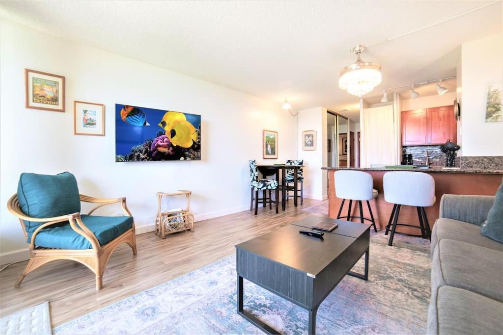 Stunning Maui Direct Ocean Front On The Beach, Walk To Beach From Condo, Watch Turtles, Whales, Ac In All Rooms Ocean View Pool And Spa Wailuku Eksteriør billede