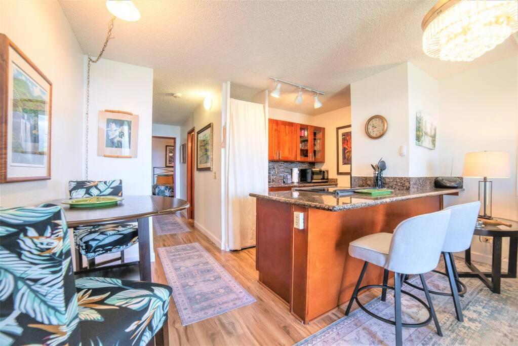 Stunning Maui Direct Ocean Front On The Beach, Walk To Beach From Condo, Watch Turtles, Whales, Ac In All Rooms Ocean View Pool And Spa Wailuku Eksteriør billede