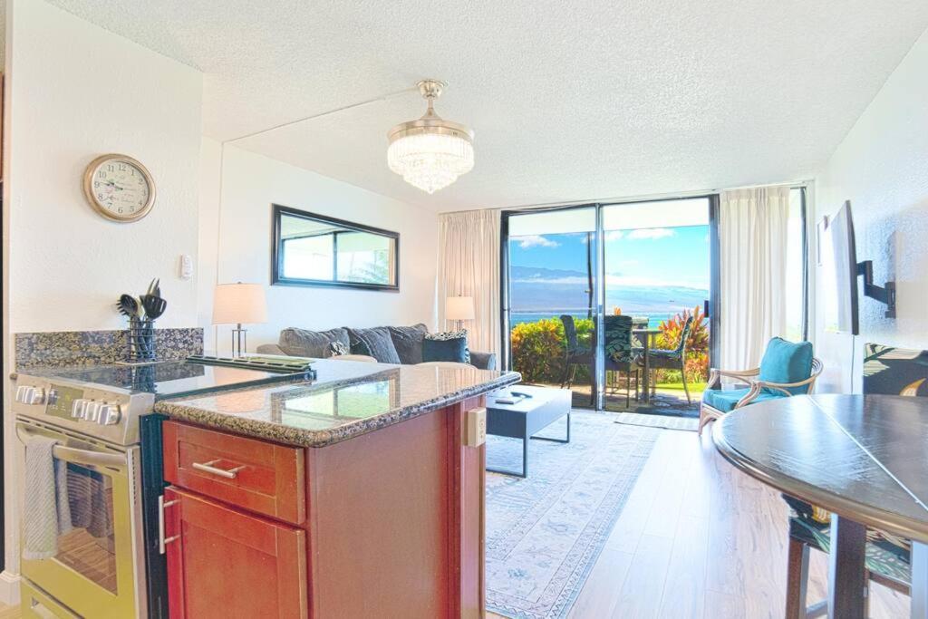 Stunning Maui Direct Ocean Front On The Beach, Walk To Beach From Condo, Watch Turtles, Whales, Ac In All Rooms Ocean View Pool And Spa Wailuku Eksteriør billede